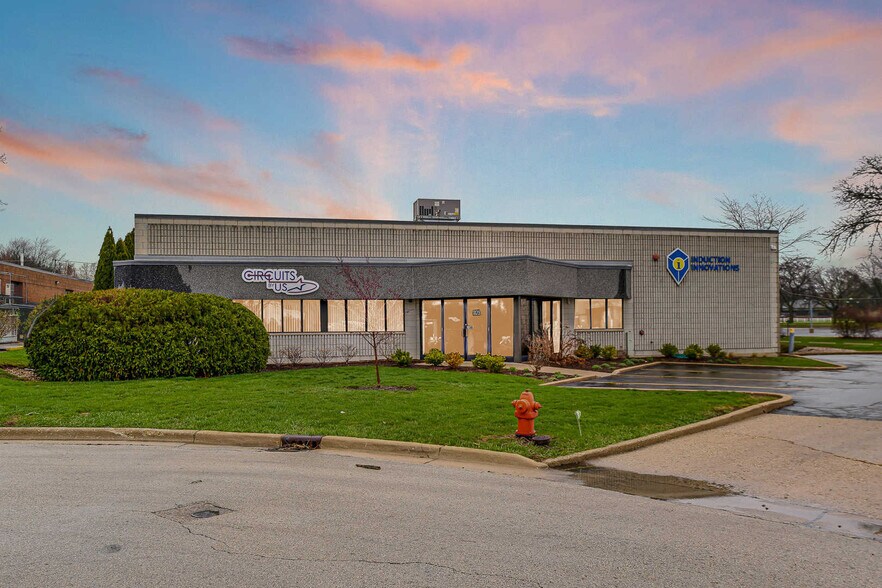 1175 Jansen Farm Ct, Elgin, IL à vendre - Photo du bâtiment - Image 1 de 22