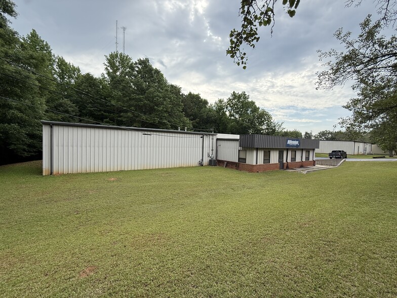 46 Hillwood Cir, Newnan, GA à vendre - Photo du bâtiment - Image 3 de 11