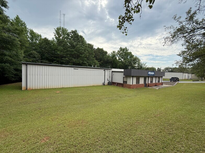 46 Hillwood Cir, Newnan, GA à vendre - Photo du bâtiment - Image 3 de 11