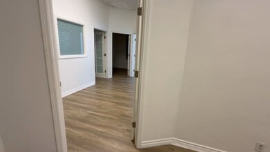 1131 E Main St, Tustin, CA à louer - Vidéo sur l’inscription commerciale 