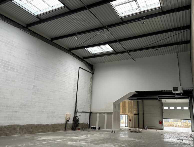 4 Rue De Champfleuri, Vaires-sur-Marne for lease - Interior Photo - Image 3 of 5