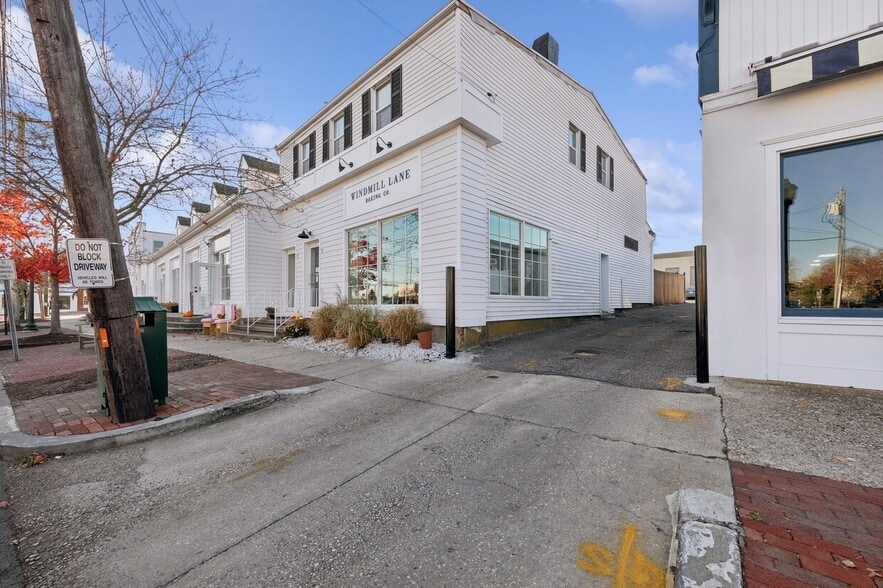 1 Windmill Ln, Southampton, NY for lease - Building Photo - Image 3 of 6