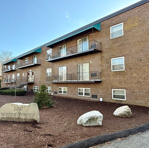 100 Water St, Stoughton, MA à vendre - Photo du bâtiment - Image 2 de 18