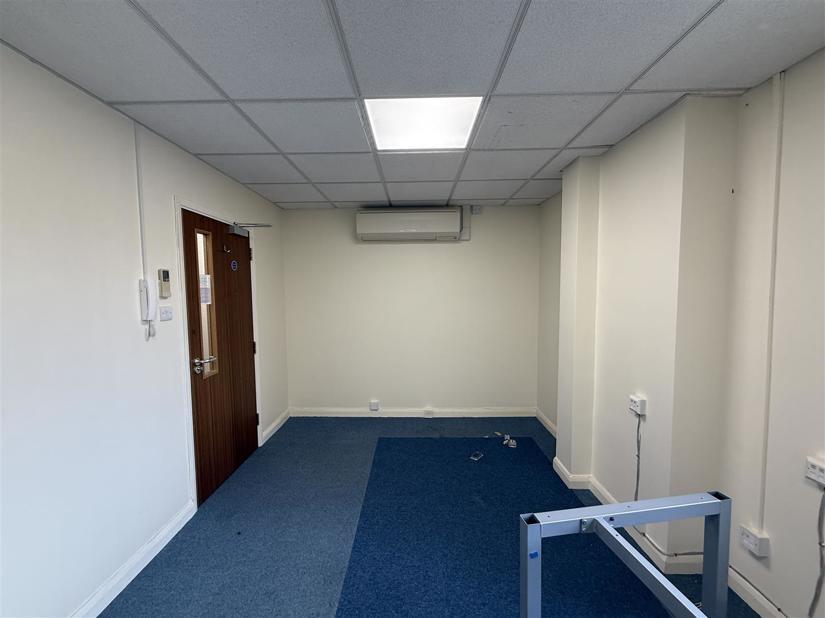 Ash Rd, New Ash Green for lease Interior Photo- Image 1 of 3