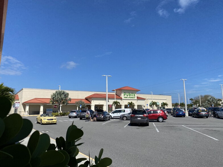 2005-2067 N Atlantic Ave, Cocoa Beach, FL à louer - Photo du b timent - Image 1 de 7