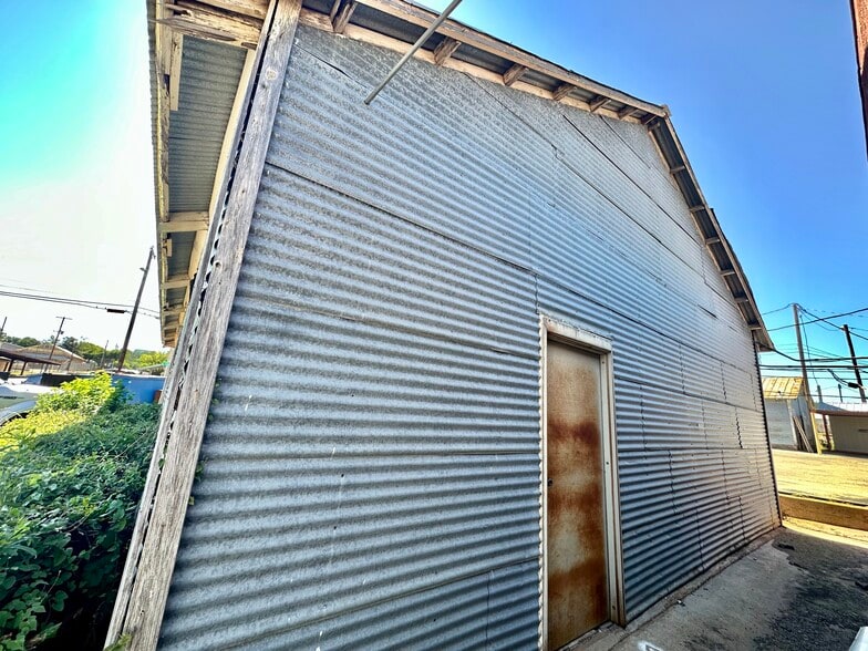 400 Echo st, Graham, TX for sale - Building Photo - Image 2 of 7