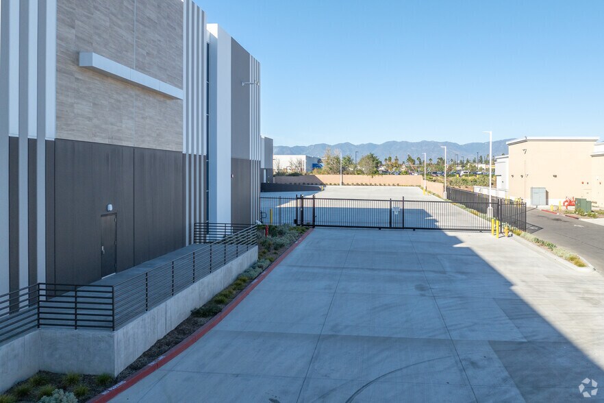 1505 S Willow Ave, Rialto, CA for sale - Building Photo - Image 2 of 27