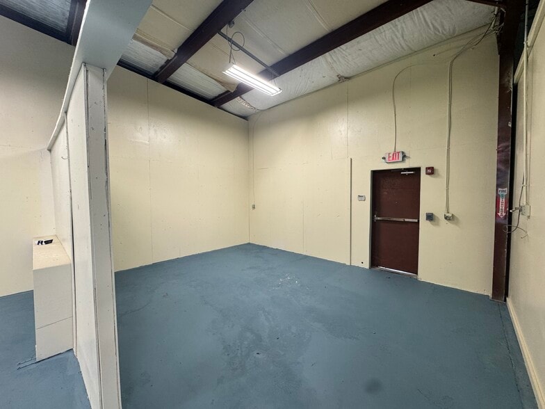 2385 Corbett St, Jacksonville, FL for lease - Building Photo - Image 3 of 29