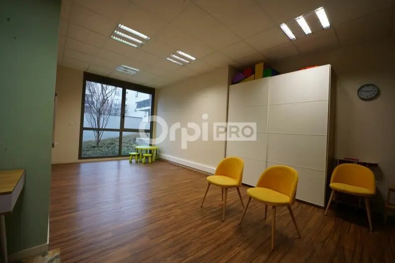 252 Route De Lyon, Lozanne for lease - Interior Photo - Image 3 of 4