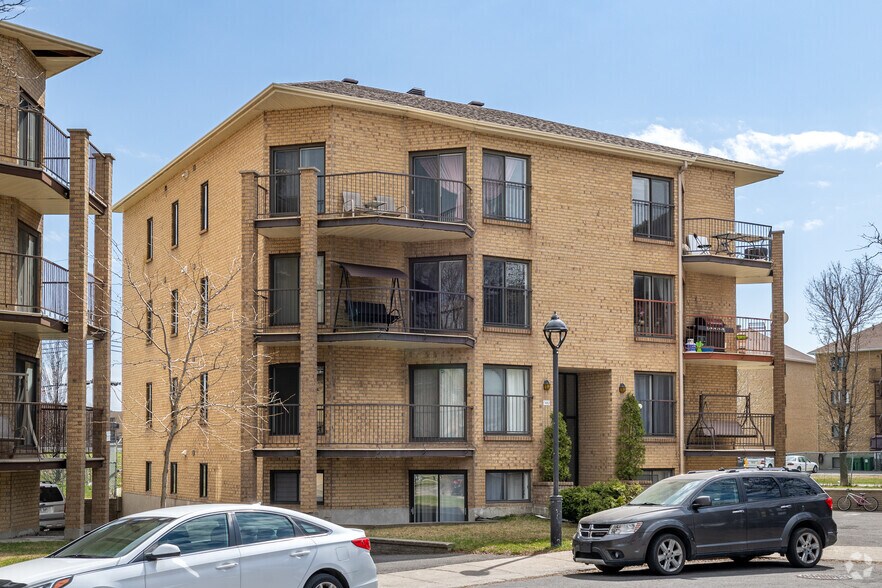 7482 Rue Denis-Jamet, Montréal, QC for sale - Primary Photo - Image 1 of 1