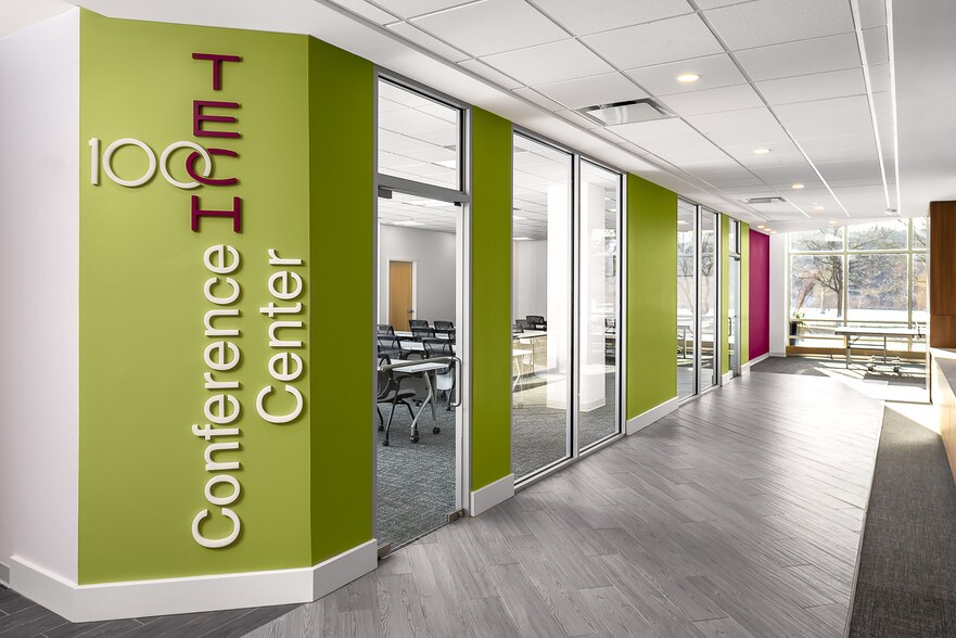 100 Technology Center Dr, Stoughton, MA à louer - Photo intérieure - Image 3 de 18