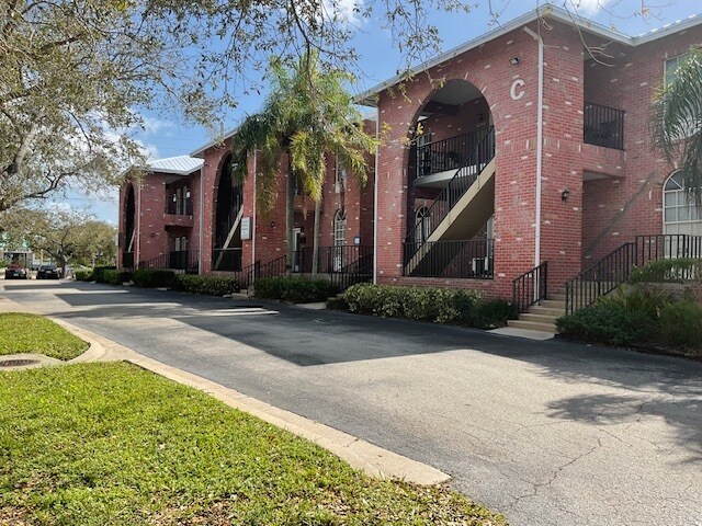 501 Goodlette Rd N, Naples, FL à louer - Photo du bâtiment - Image 3 de 10