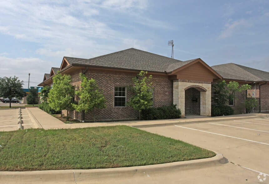 200 Meadowlands Blvd, Keller, TX à vendre - Photo du bâtiment - Image 3 de 17