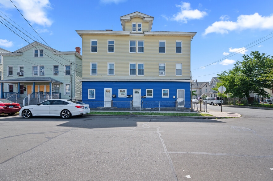 BPT East Side Multifamily Portfolio portfolio of 1 properties for sale on LoopNet.ca - Building Photo - Image 2 of 17