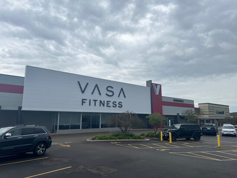 4125-4193 Dundee Rd, Northbrook, IL for lease - Building Photo - Image 1 of 5