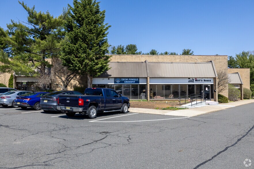 1273 N Church St, Moorestown, NJ à louer - Photo du bâtiment - Image 3 de 8