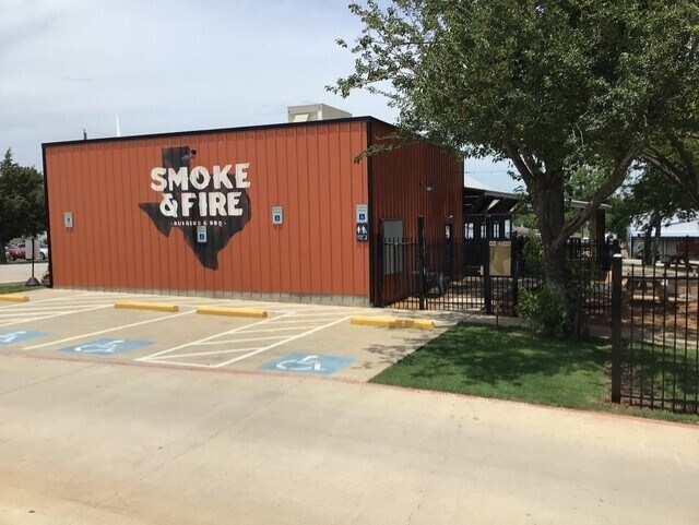 115 W Lake St, Krum, TX for lease - Building Photo - Image 2 of 33