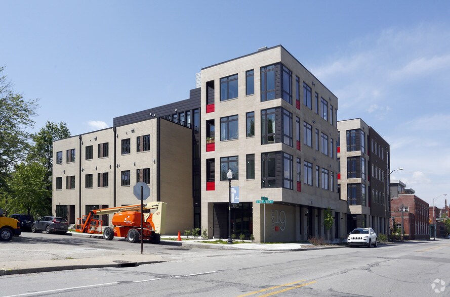 319 E 16th St, Indianapolis, IN à louer - Photo du bâtiment - Image 2 de 5