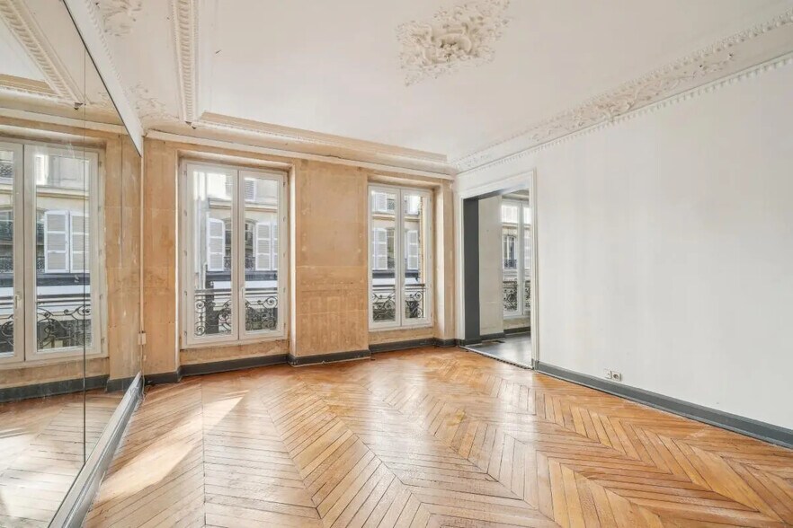 Flex dans Paris à louer - Photo du bâtiment - Image 1 de 15