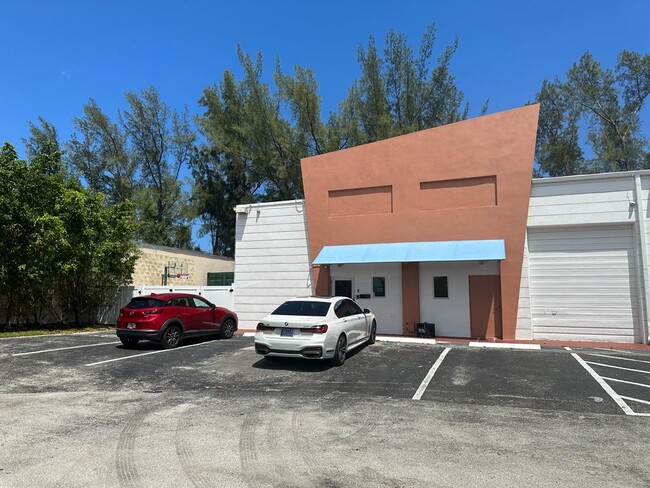 Plus de détails pour 423-425 NW 10th Ter, Hallandale Beach, FL - Flex à vendre