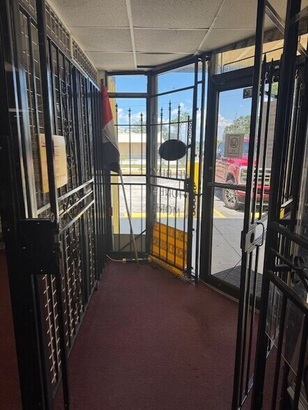 214 Domaris Ave, Lake Wales, FL à louer - Photo principale - Image 3 de 4