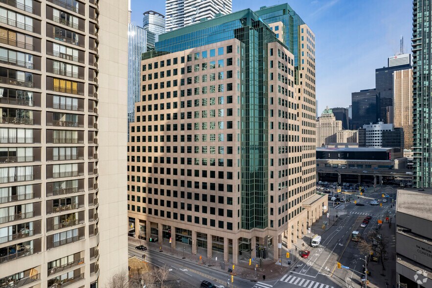 10 Bay St, Toronto, ON à louer - Photo du bâtiment - Image 3 de 5