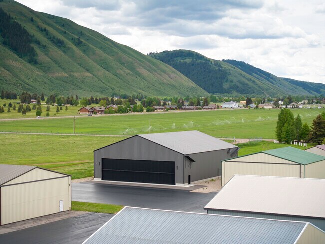 Plus de détails pour 42 Airport rd, Afton, WY - Spécialité à vendre