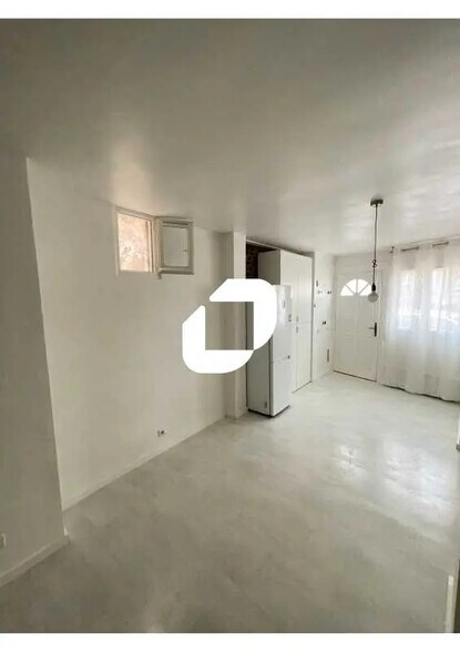 Office in Clamart for lease - Interior Photo - Image 2 of 5