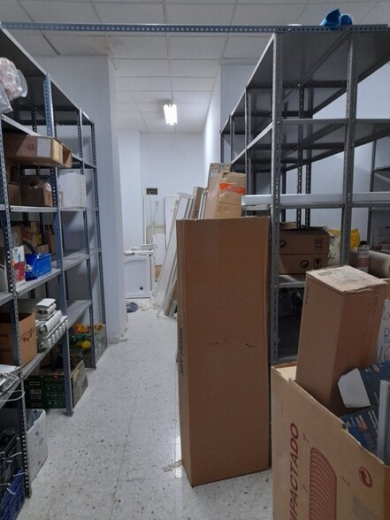 Retail in Cáceres for lease - Building Photo - Image 1 of 5