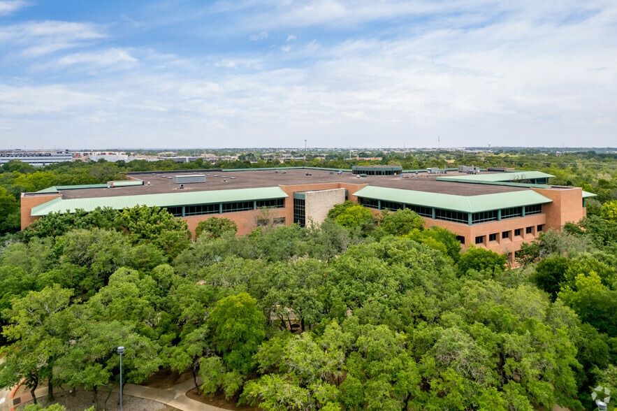 8900 Amberglen Blvd, Austin, TX for lease - Building Photo - Image 2 of 6