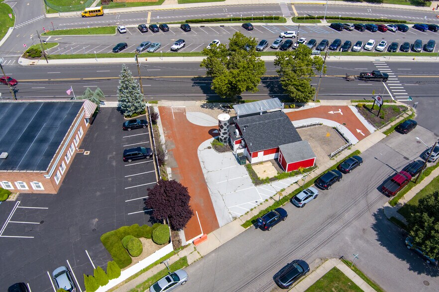 2350 N Jerusalem Ave, North Bellmore, NY à vendre - Photo du bâtiment - Image 3 de 12