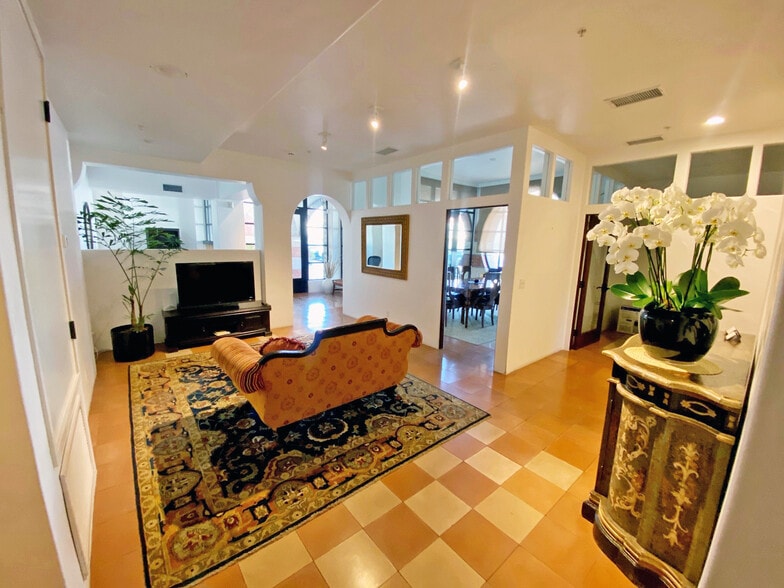 523 Chapala St, Santa Barbara, CA à louer - Photo du bâtiment - Image 2 de 8