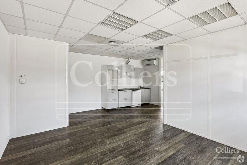 11 Avenue Jean-René Guillibert Gautier De La Lauzière, Aix-en-Provence for lease Interior Photo- Image 1 of 9