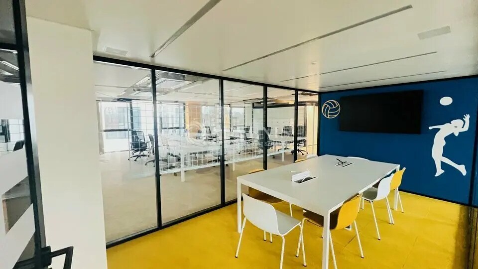 Office in Pessac for lease - Interior Photo - Image 3 of 12