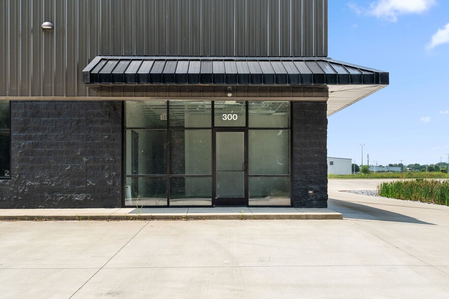 1170 Dunlop Ln, Clarksville, TN for lease - Building Photo - Image 3 of 41