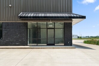 1170 Dunlop Ln, Clarksville, TN for lease Building Photo- Image 2 of 38