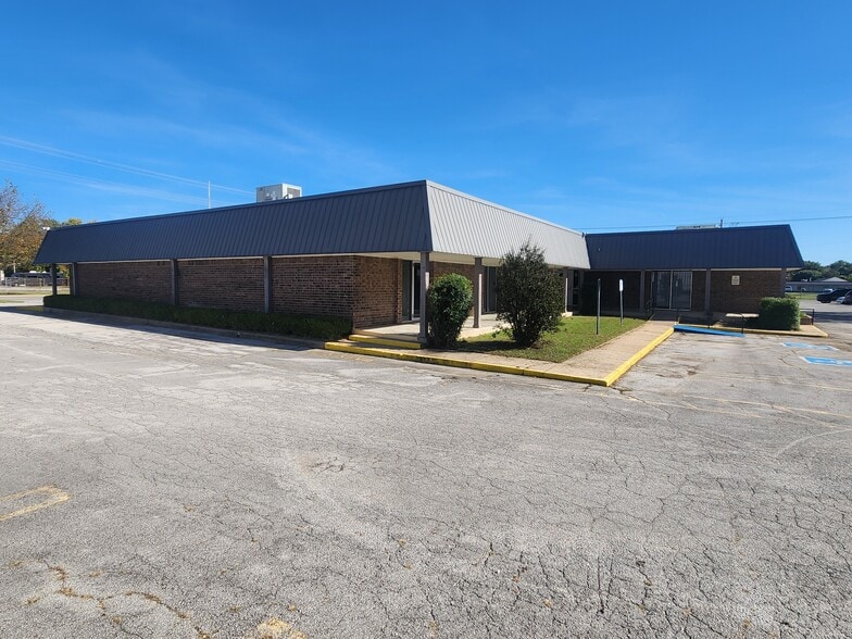 8740 E 11th St, Tulsa, OK for sale - Building Photo - Image 2 of 14