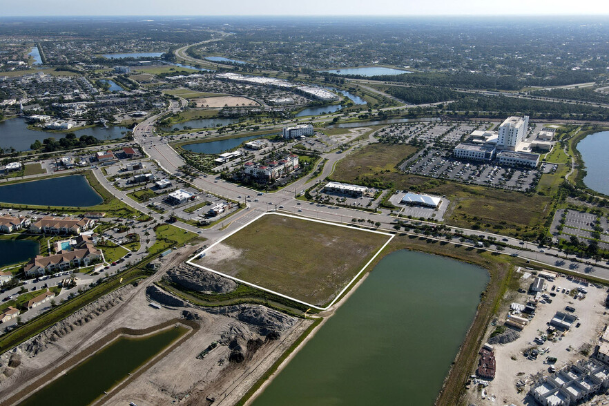 SW Village Pky, Port Saint Lucie, FL à vendre - Photo du bâtiment - Image 1 de 1