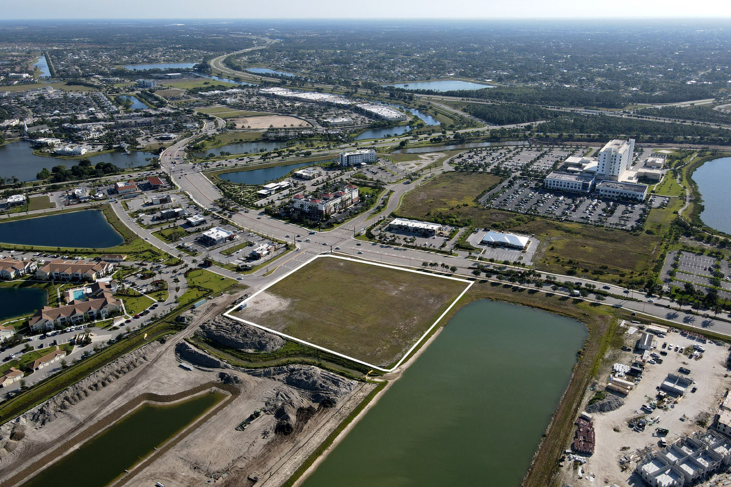 SW Village Pky, Port Saint Lucie, FL à vendre Photo du bâtiment- Image 1 de 1