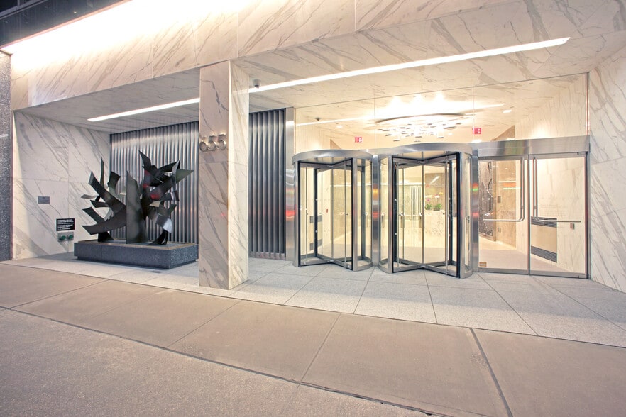 5 Grand Central East, New York, NY for lease - Building Photo - Image 2 of 6