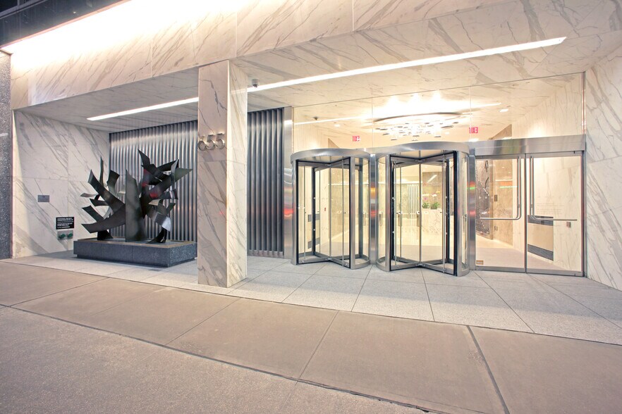 5 Grand Central East, New York, NY à louer - Photo du bâtiment - Image 2 de 6