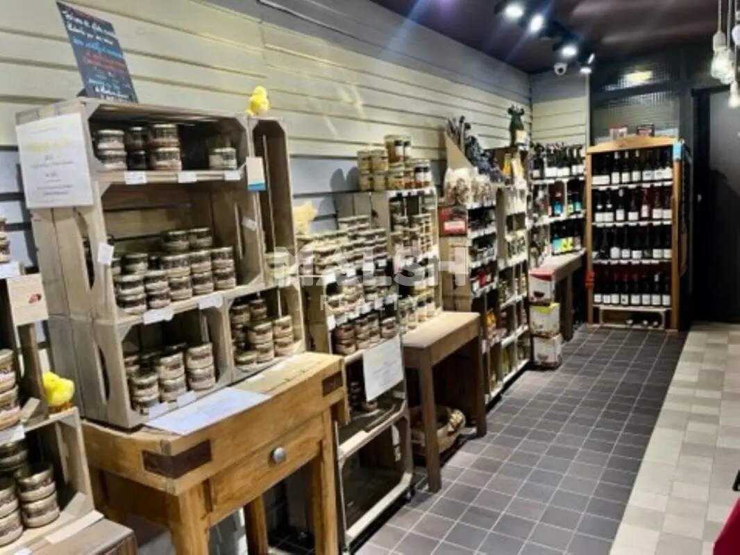 Retail in Lyon for lease Interior Photo- Image 1 of 5