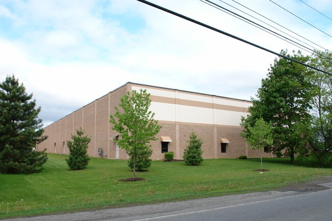 Plus de détails pour 326 Old Niskayuna Rd, Latham, NY - Industriel à louer