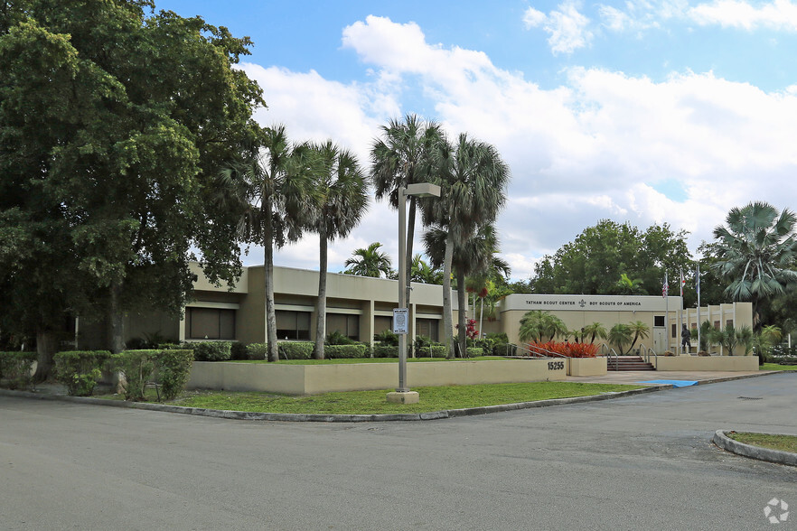 15255 NW 82nd Ave, Miami Lakes, FL for lease - Building Photo - Image 1 of 38