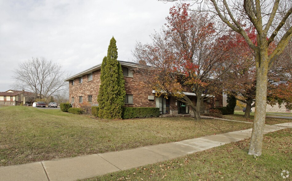 9015 N 96th St, Milwaukee, WI à vendre - Photo principale - Image 1 de 18