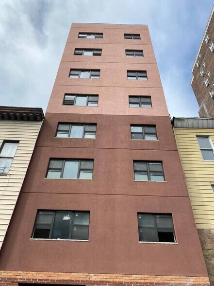 19 E 204th St, Bronx, NY à vendre - Photo principale - Image 1 de 1