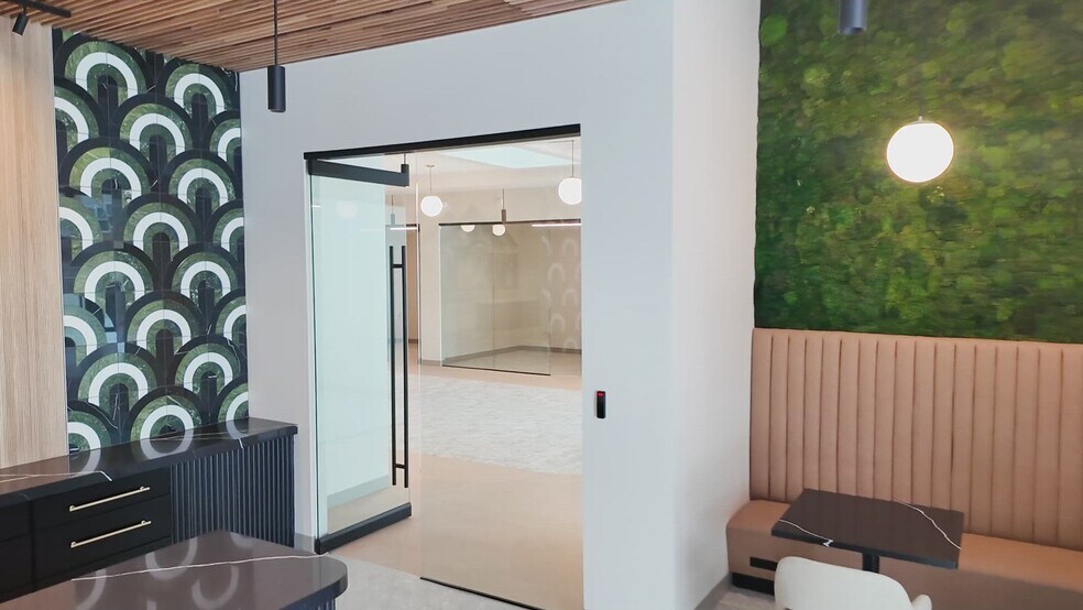 4415 Marburg Ave, Cincinnati, OH à louer - Vidéo sur l’inscription commerciale - Image 2 de 25