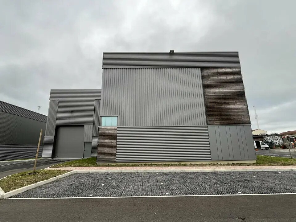 Local d'activités dans Courtry à vendre Photo du bâtiment- Image 1 de 10