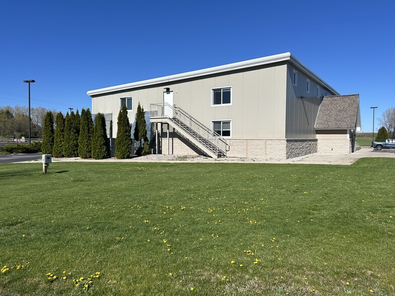 4975 E Traverse Hwy, Traverse City, MI for lease - Building Photo - Image 2 of 31