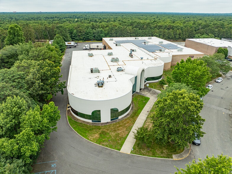 30 Crossways E, Bohemia, NY for lease - Building Photo - Image 2 of 37